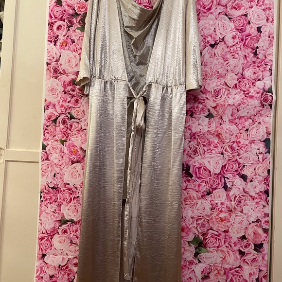 Victoria Secret Nighty and Robe - Picture 3 of 4